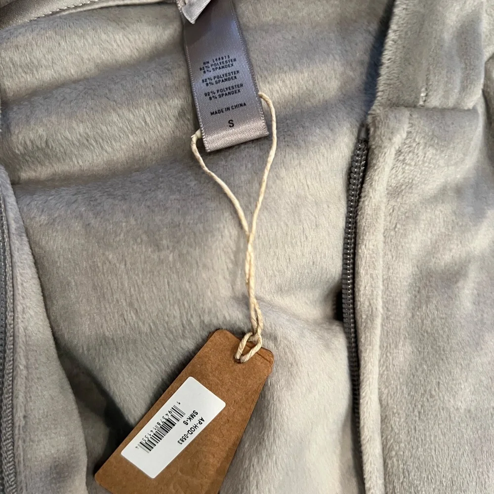 Two piece set - Picture 2 of 2